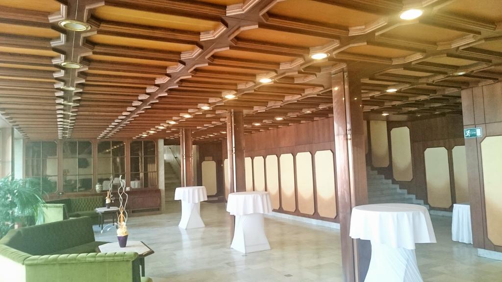 Hotel Konferencia Győr Extérieur photo