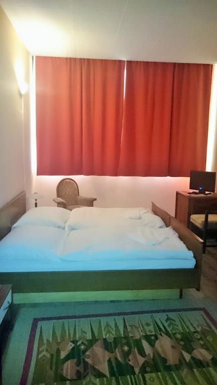 Hotel Konferencia Győr Extérieur photo