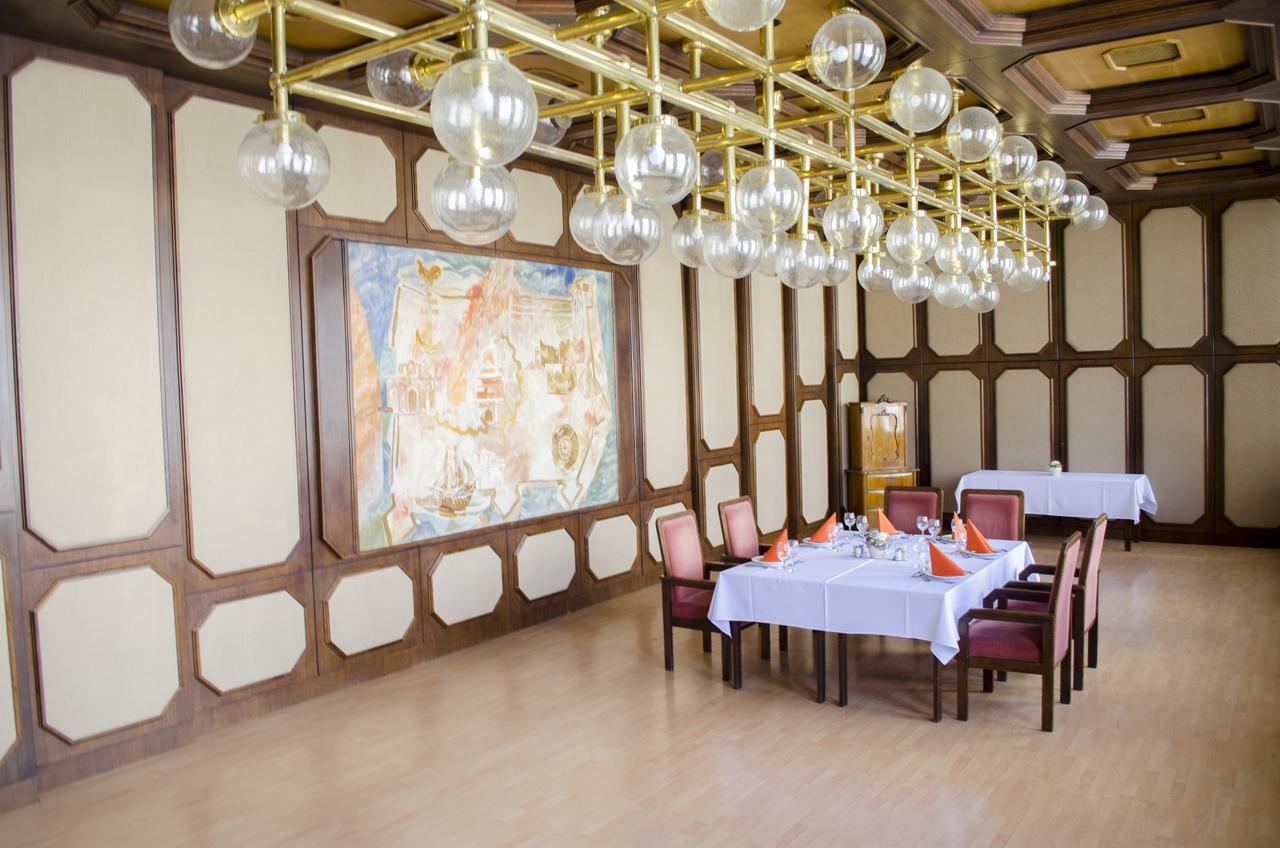 Hotel Konferencia Győr Extérieur photo