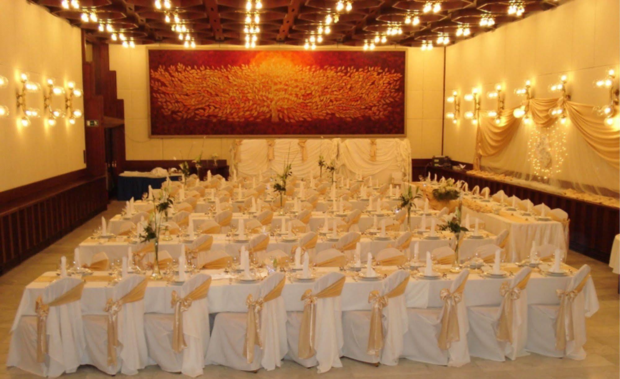 Hotel Konferencia Győr Extérieur photo