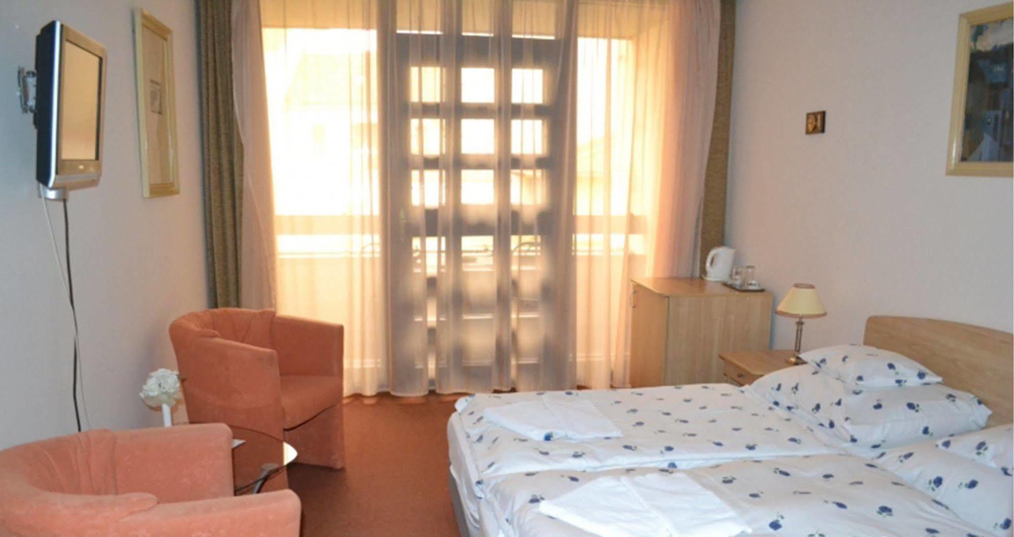 Hotel Konferencia Győr Extérieur photo